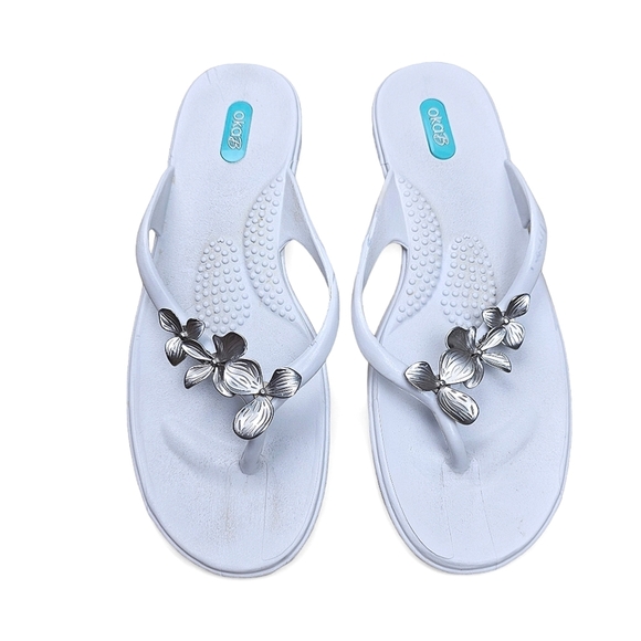 OKA b. Shoes - Oka.B Kona Metal Floral Flip Flop Sandals in Salt Size ML